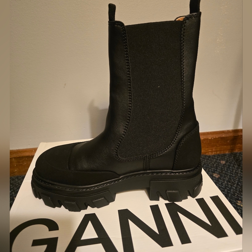 Ganni Black Leather Chelsea Boots